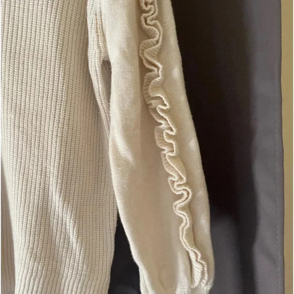 Express Sweater with Ruffles on the Side. - Picture 4 of 5
